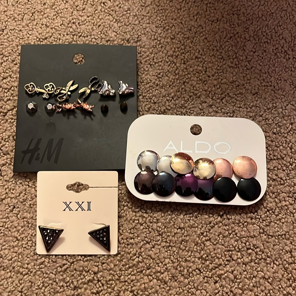 Set of three different earrings sets. Brand new!!! 🙃❤️
